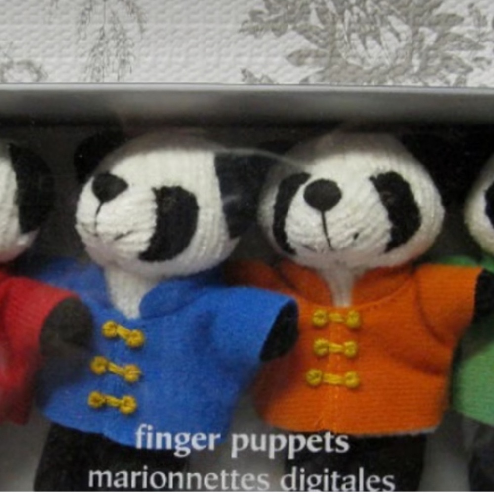 Set of 4 panda puppets new in a box vintage Pier Imports 4 puppets